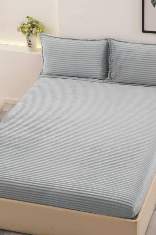 Простирадло на резинці + 2 наволочки